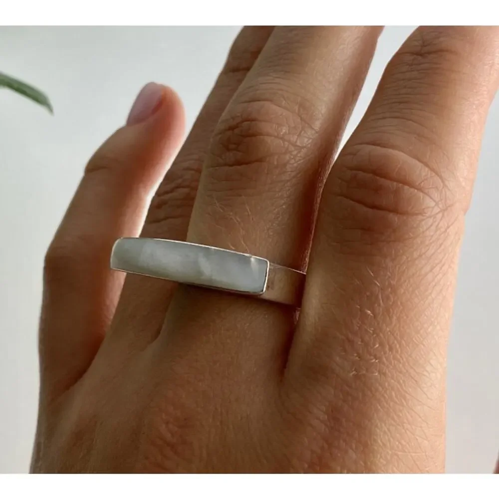 925 Sterling Silver Mother OF Pearl Ring Size 8.5